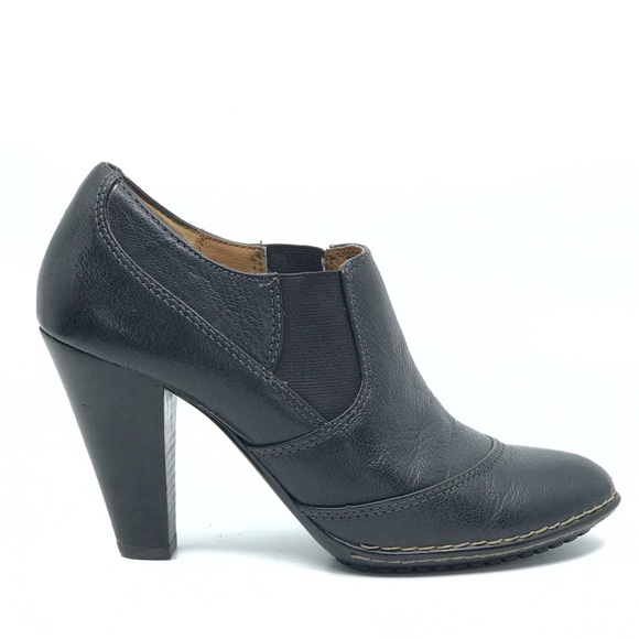 SOFFT BLACK LEATHER ALMOND TOW ANKLE BOOTIE - Picture 6 of 8